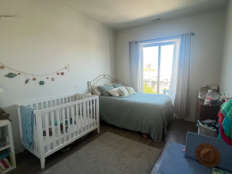 4421 N Clark St #303 — Photo 8
