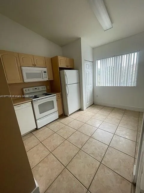 2 bed, 979 sqft, $2,200 — Photo 3