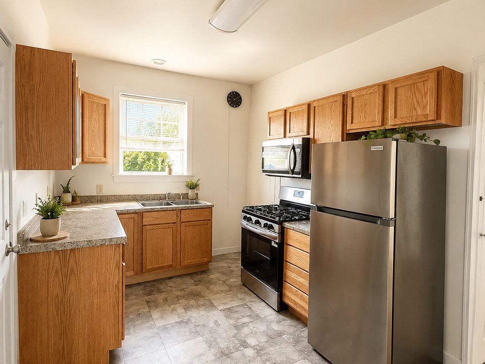 2nd image of 27 Rose St SW #1