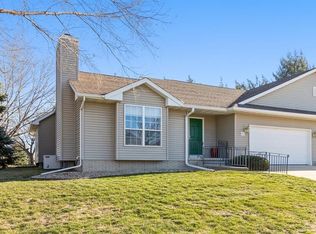4022 Blue Jay Dr NE, Cedar Rapids, IA 52402