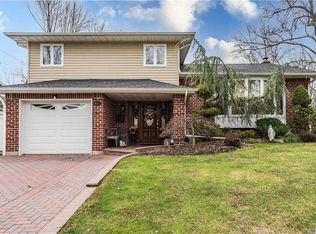 634 Meryl Dr, Westbury, NY 11590