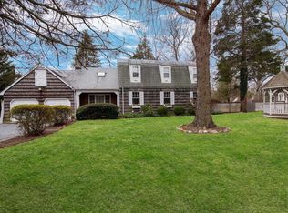 1 Hill Rd, Saint James, NY 11780