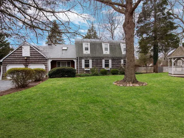 1 Hill Rd, Saint James, NY 11780