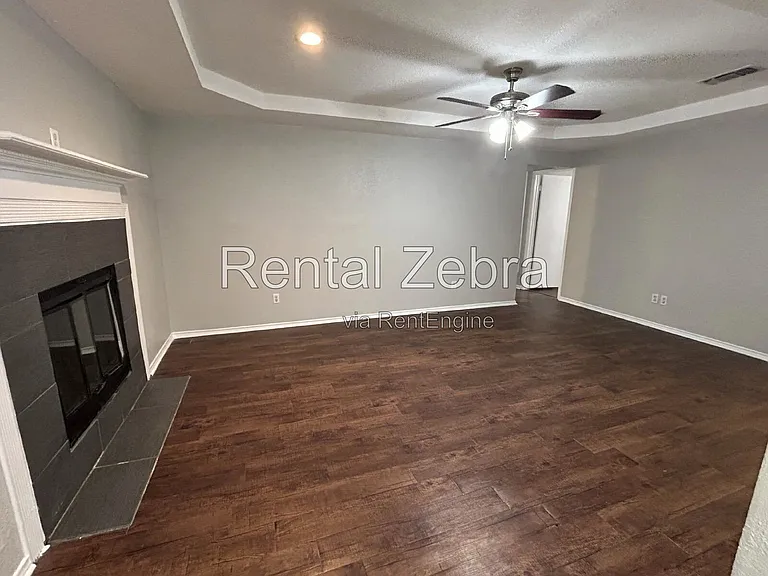 6005 Lindy Ln — Photo 1