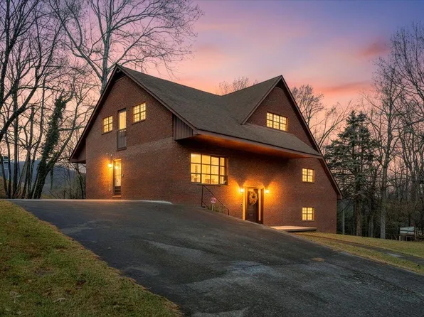 6089 Steeplechase Dr, Roanoke, VA 24018