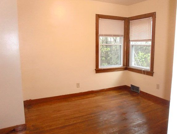 5th image of 90 E Whitney Ave