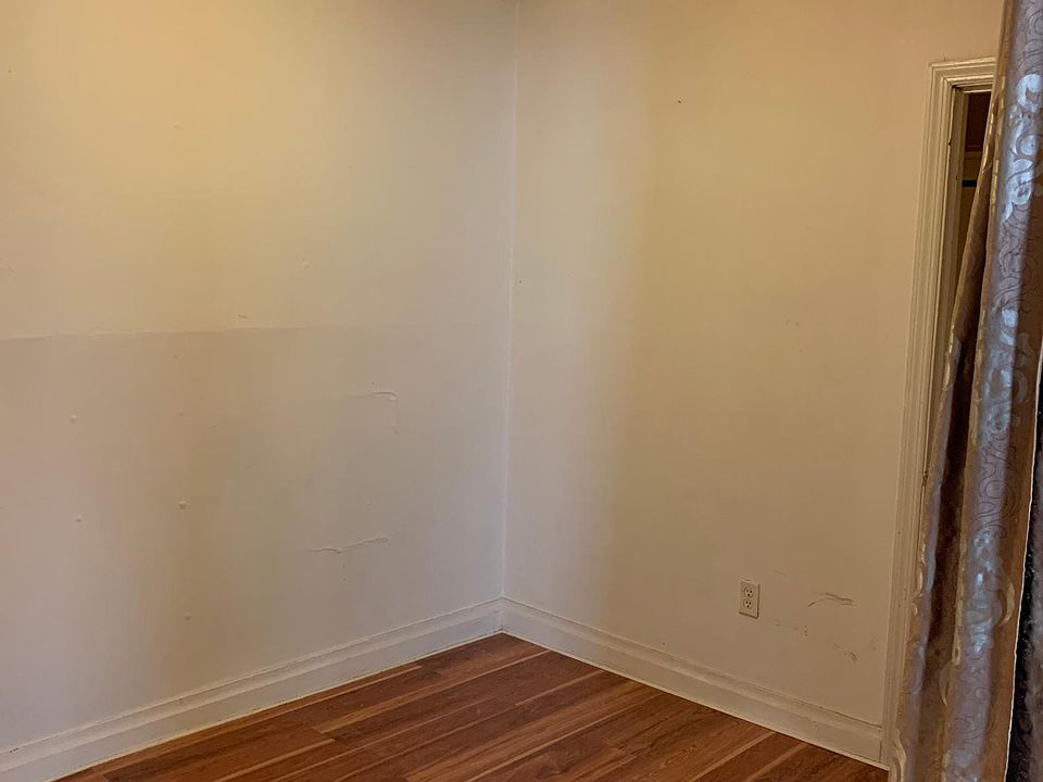 2nd image of 892 Main St #8
