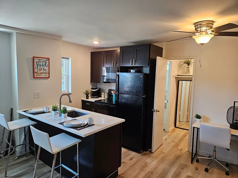 Hillside Apartments — Photo 21
