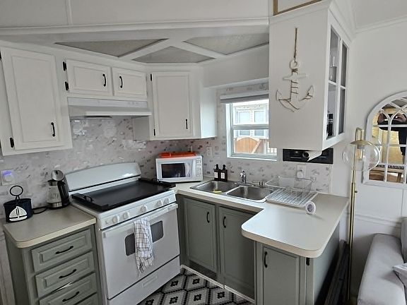 4th image of 490 Empire Rd #For117