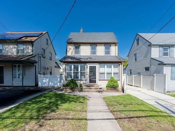 8967 218th Pl, Queens Village, NY 11427