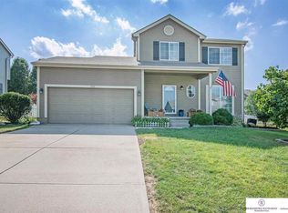 1910 Ridgeview Dr, Papillion, NE 68046