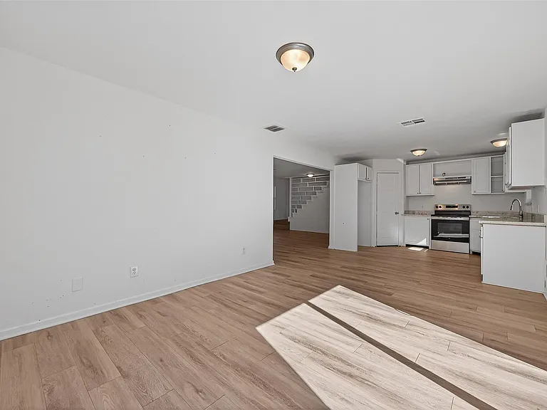 170 Walter Dr — Photo 17