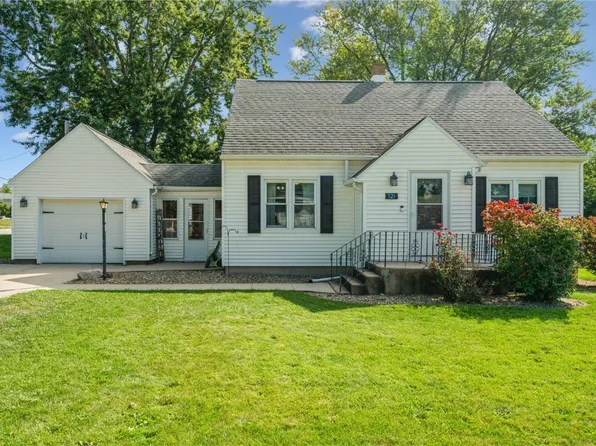 121 N Sales Ave, Anamosa, IA 52205