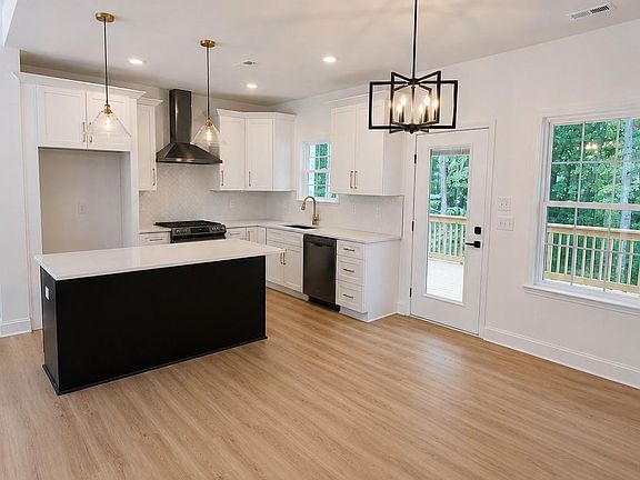 4th image of 317 Tamarind Dr #560