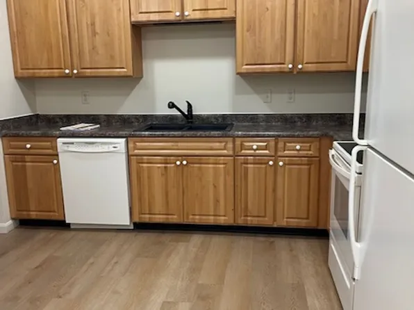 Maison de la Trace Apartments, 912 W Loire Ct #101, Peoria, IL 61614