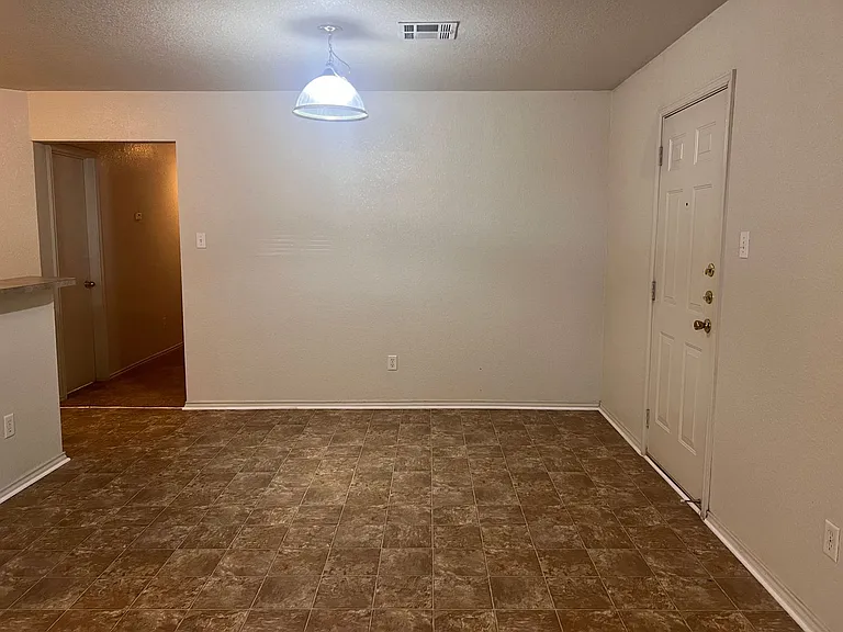 2806 Alma Dr — Photo 3