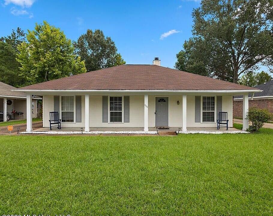 1st image of 400 Riverbend Dr