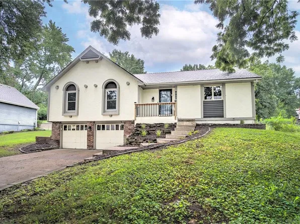 9927 N Harrison Dr, Kansas City, MO 64155