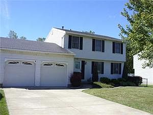 1st image of 19 Lakewood Dr