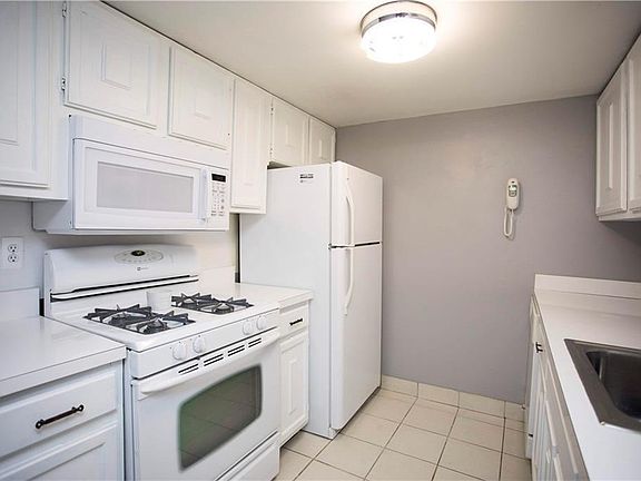 5th image of 1145 Hartford Ave #1A