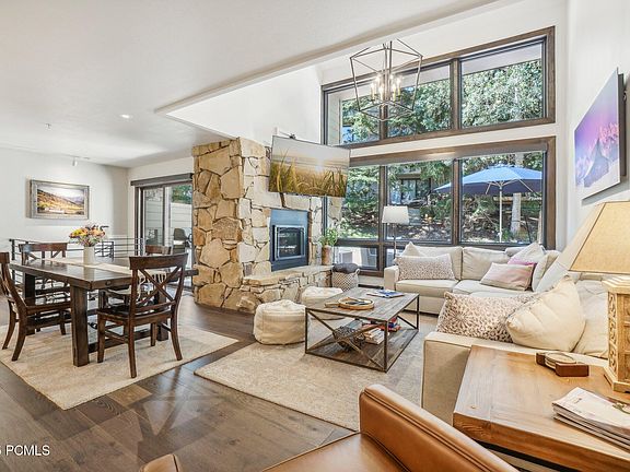 2nd image of 1164 Stonebridge Cir