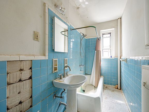 5th image of 601 E 19th St APT 4L