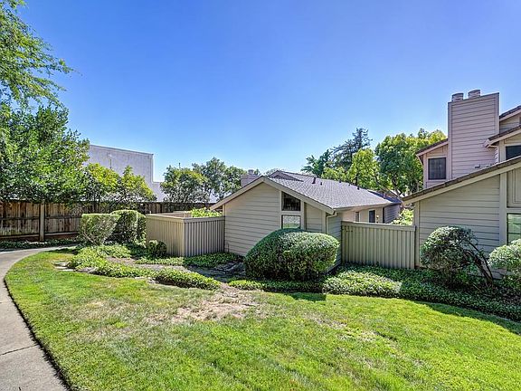 3rd image of 8152 Chenin Blanc Ln
