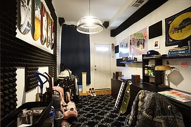 Rented by Rennit Inc.