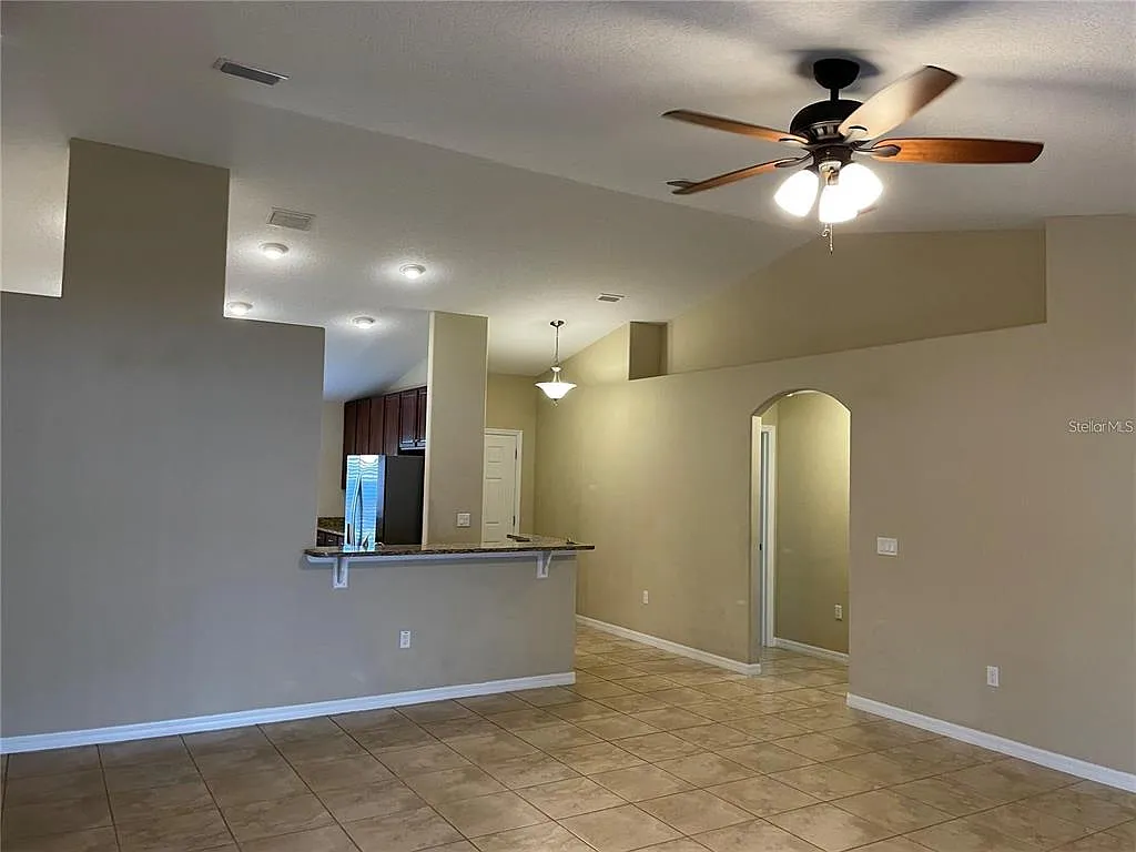 4 bed, 2.0 bath, 1827 sqft, $2,100 — Photo 3