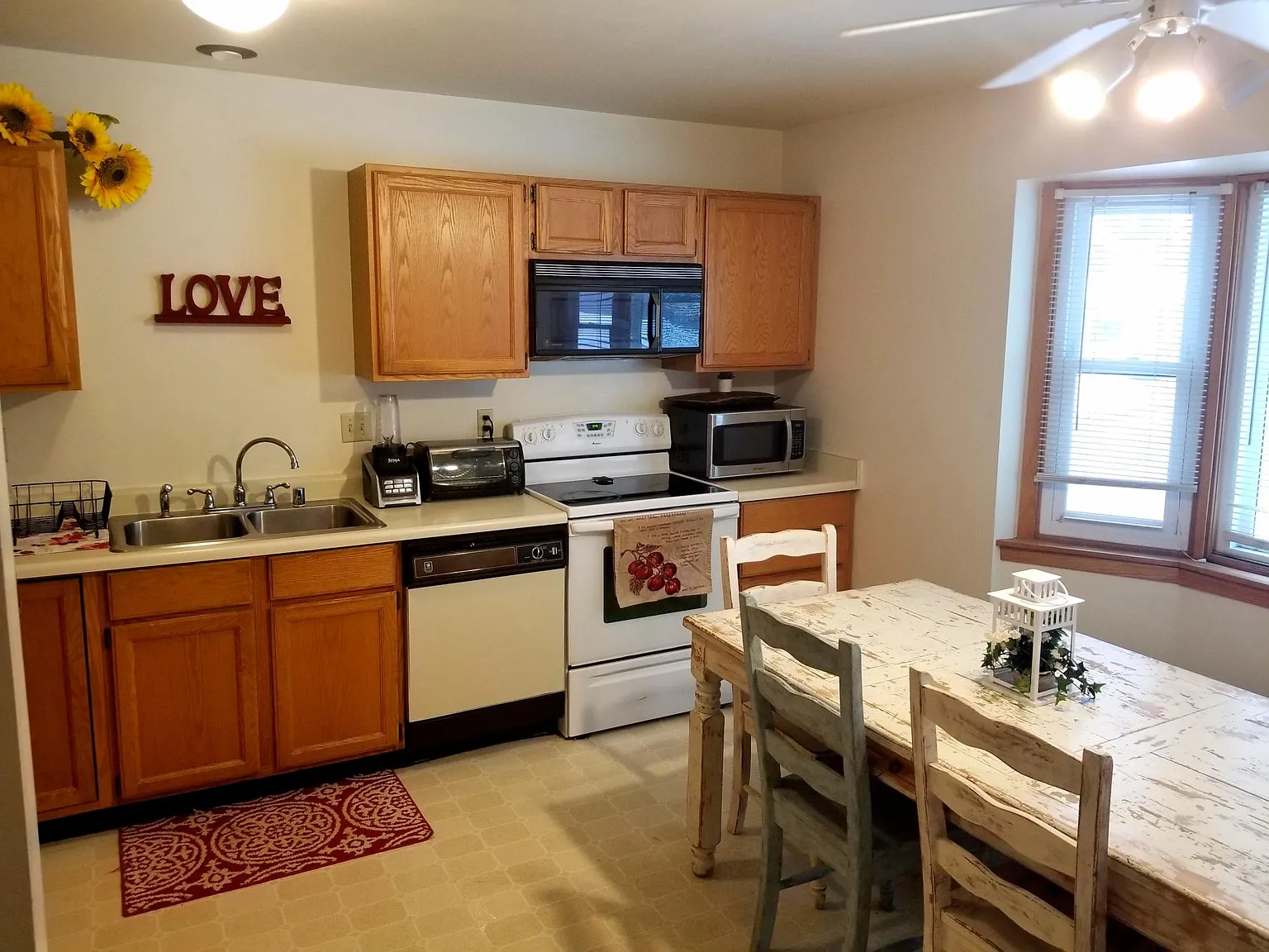 2 bed, 1.5 bath, 1500 sqft, $2,350 — Photo 3