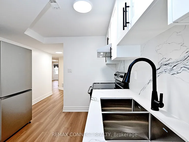 1788 Shelburne St — Photo 16