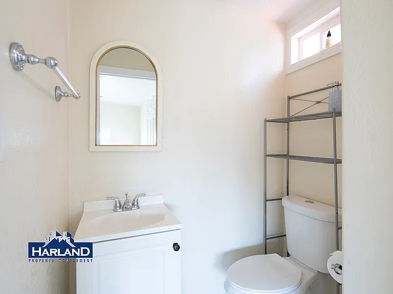 3240 Franklin Ave — Photo 5