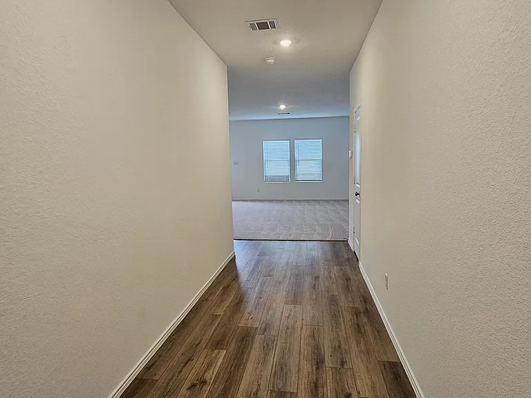 414 Bass Dr — Photo 3