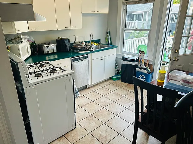 115 Auburn St #2 — Photo 8