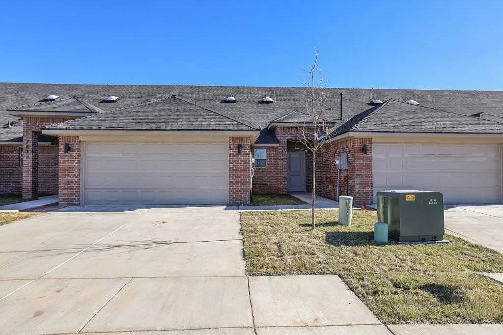7617 Woodford Ave - 7617 Woodford — Photo 1