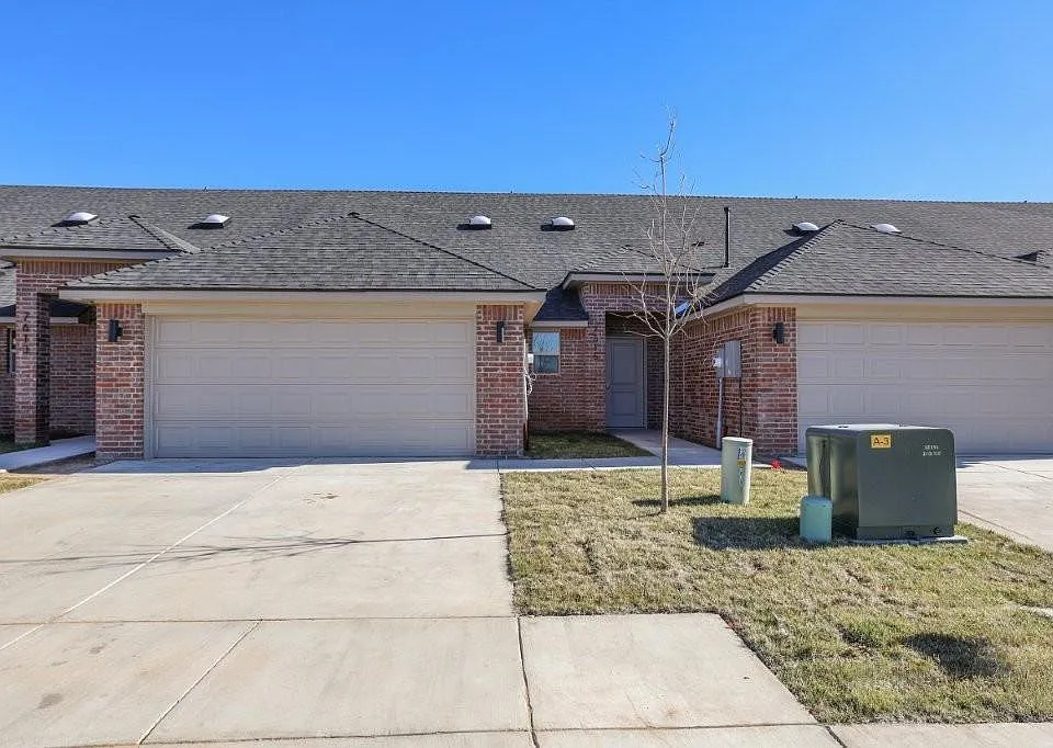 7617 Woodford Ave #7617