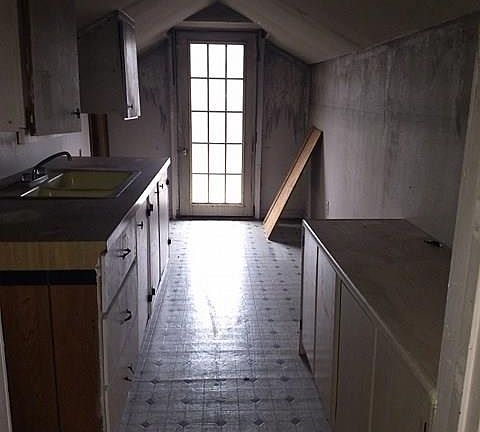 3rd image of 542 E School St