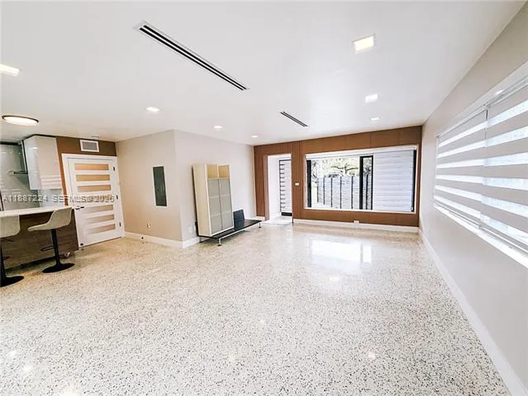 425 NE 103rd St — Photo 21