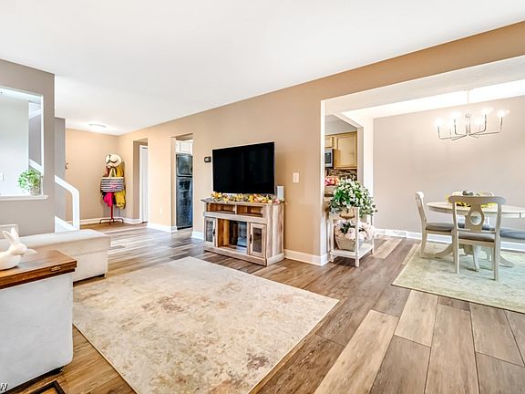 4th image of 7390 Creekwood Dr #10D