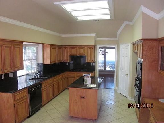 3rd image of 725 Eringlen Ln