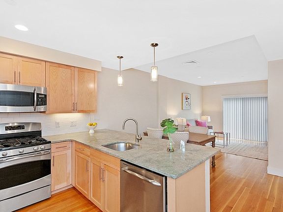 3rd image of 321 Hammond Pond Pkwy #8106