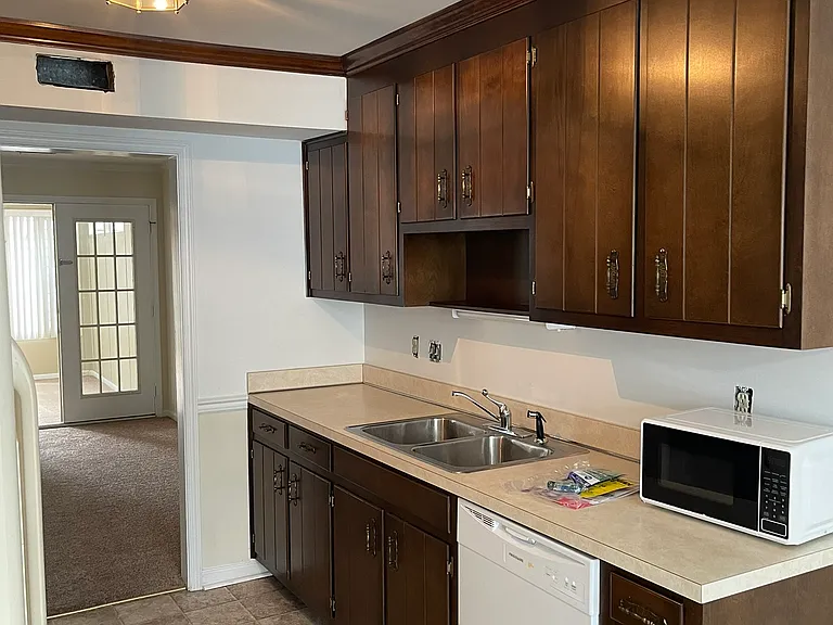 154 Kenilworth Dr — Photo 4