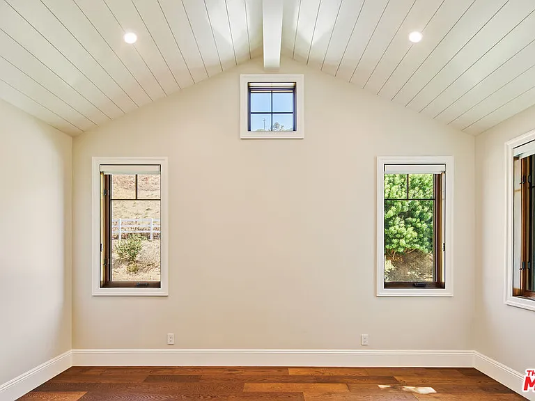 5561 Horizon Dr — Photo 17