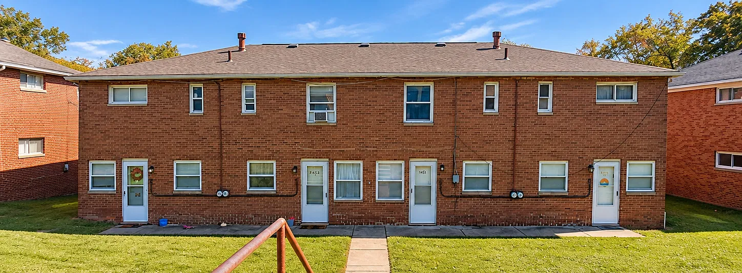2 bed, 900 sqft, $995 — Photo 2
