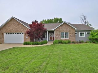 300 Pinehurst Ln, Washington, IL 61571
