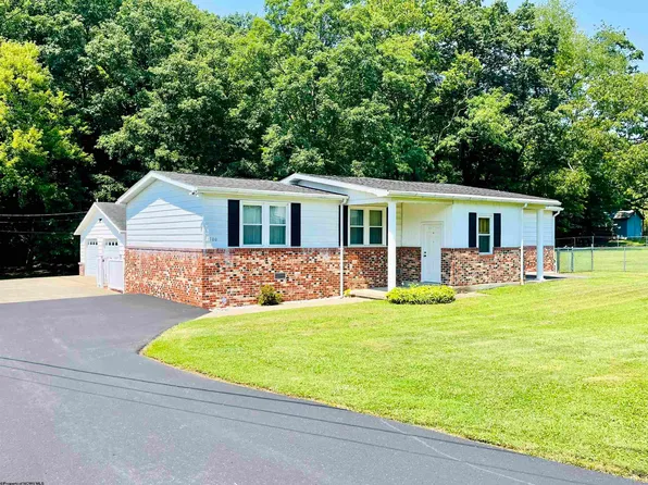 1700 Tyrone Rd, Morgantown, WV 26508