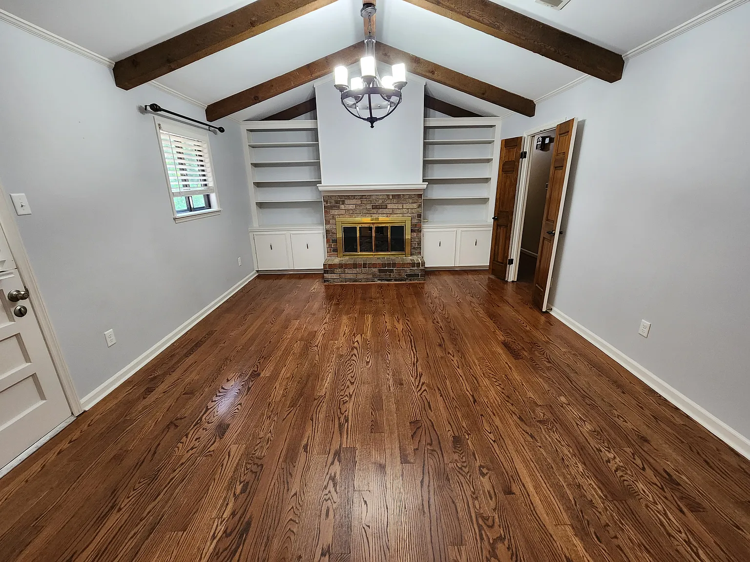 4 bed, 2360 sqft, $2,200 — Photo 2
