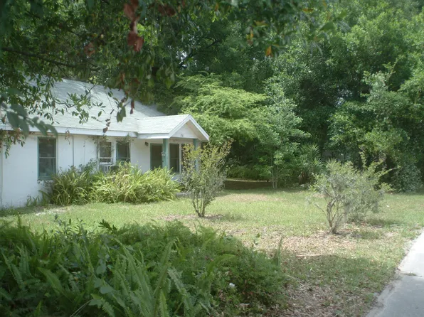 210 S Palm Ave, Palatka, FL 32177