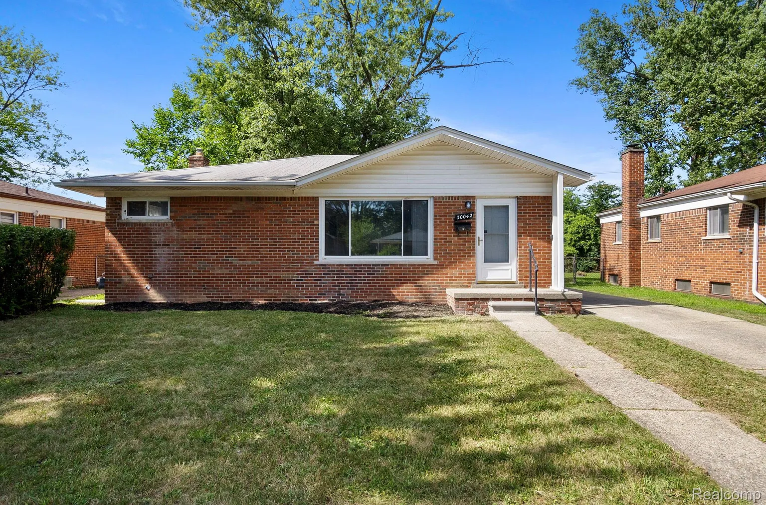 30042 Hazelwood St photo 1