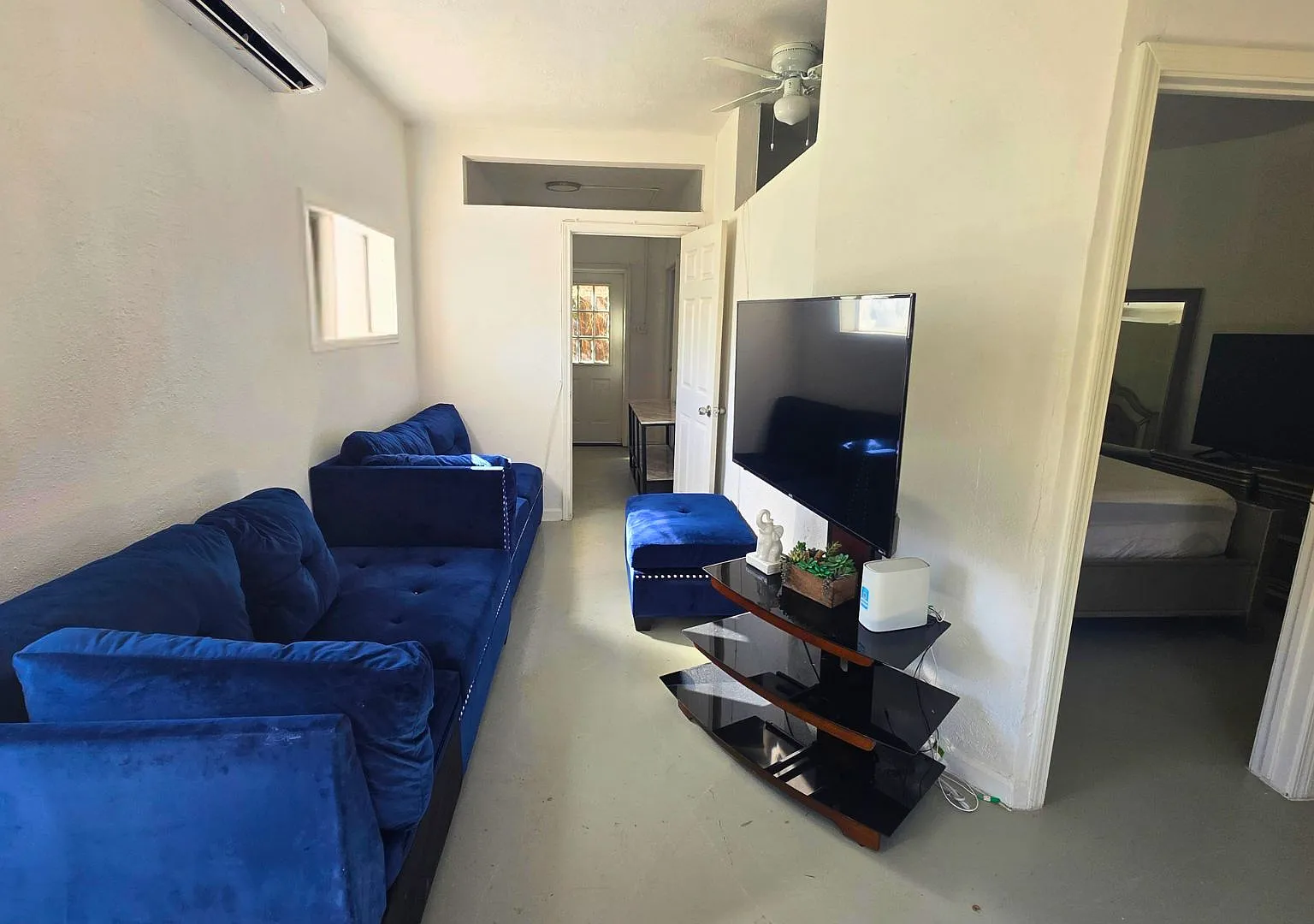 2 bed, 1000 sqft, $1,595 — Photo 2